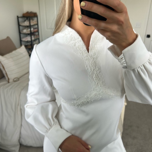 VINTAGE CUSTOM MADE Elegant White Lace-Trimmed Beaded Long Sleeve Mini Dress - Picture 2 of 6